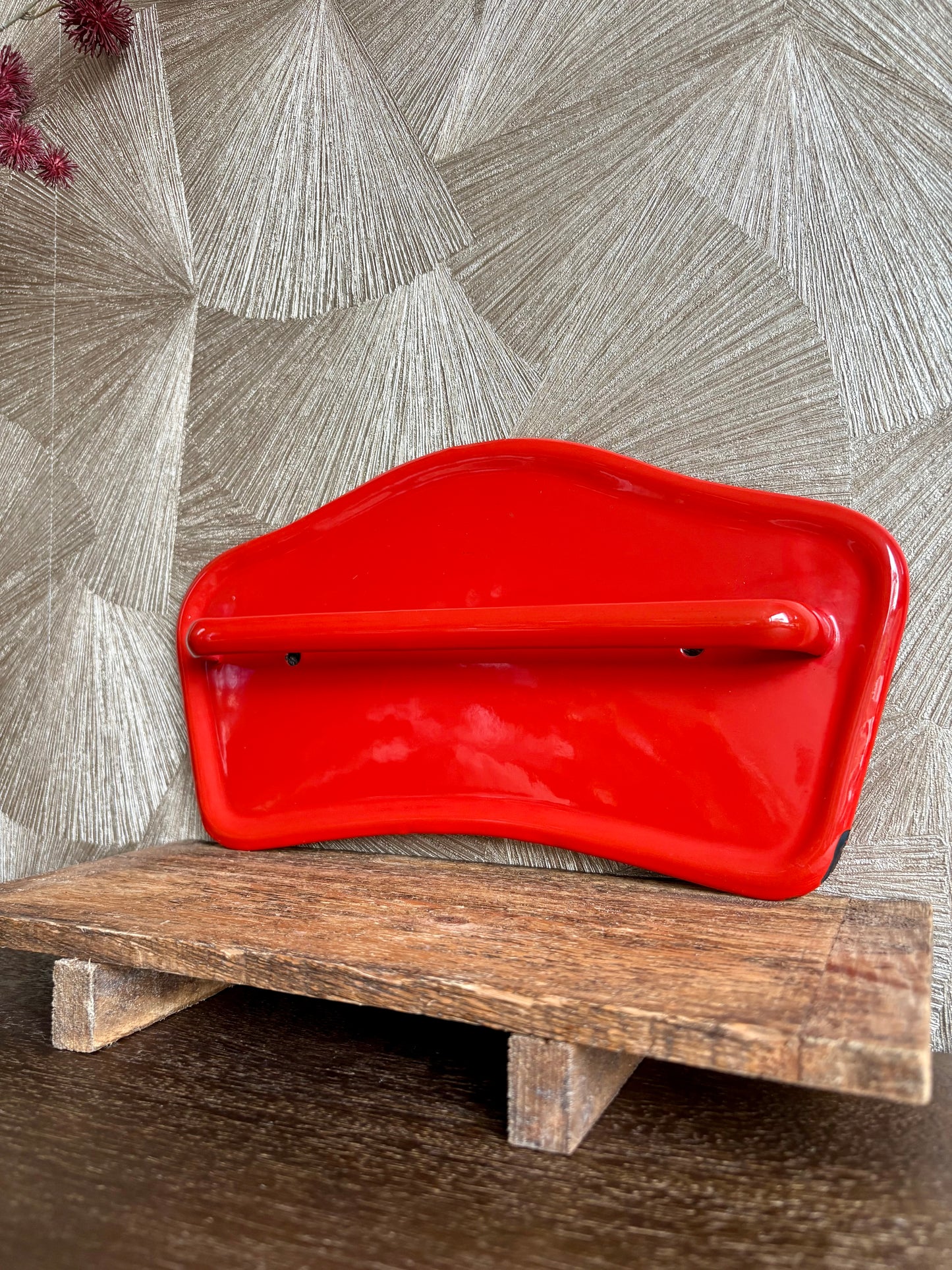 Vintage rood geëmailleerd wandrek