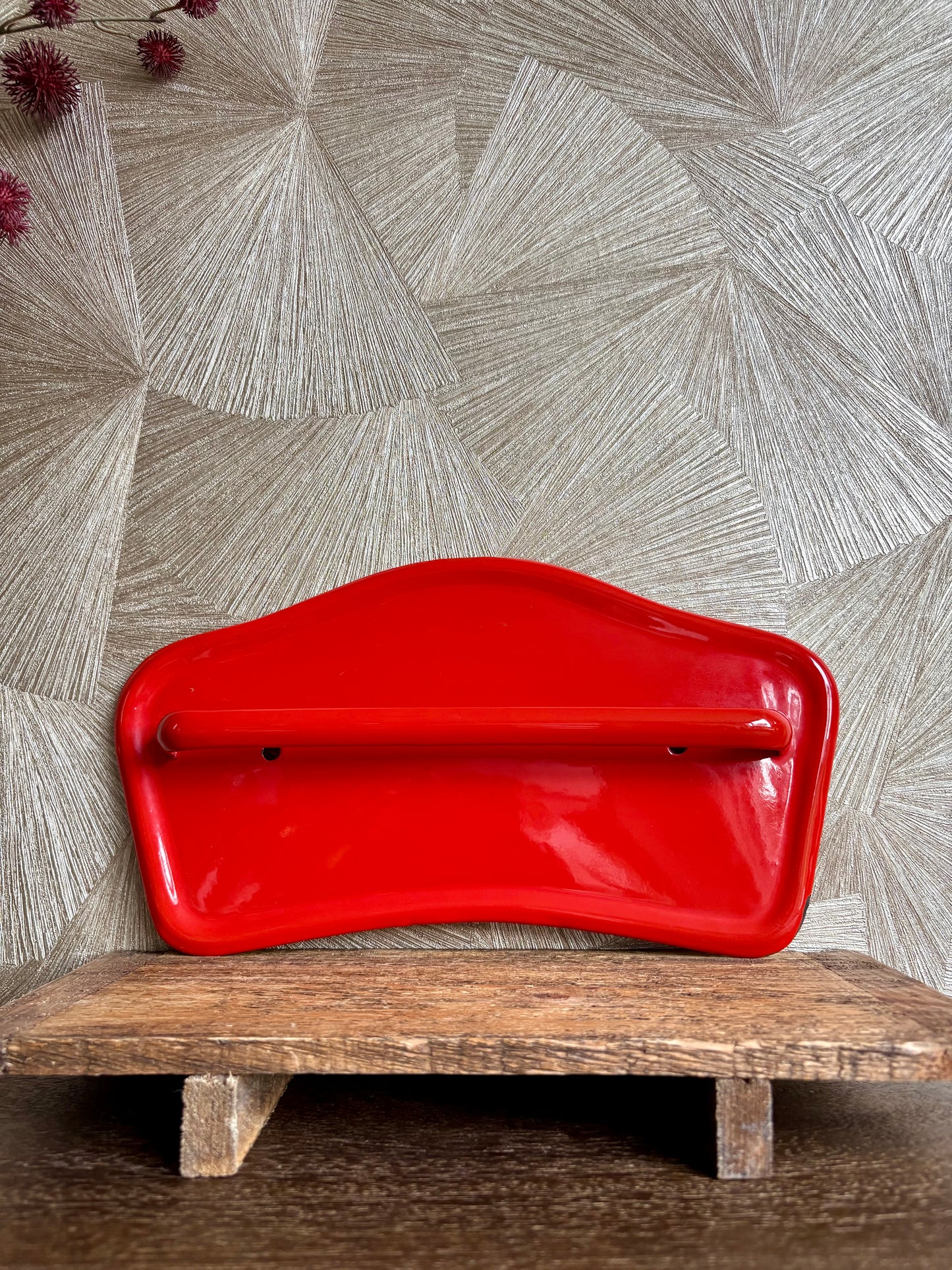 Vintage rood geëmailleerd wandrek