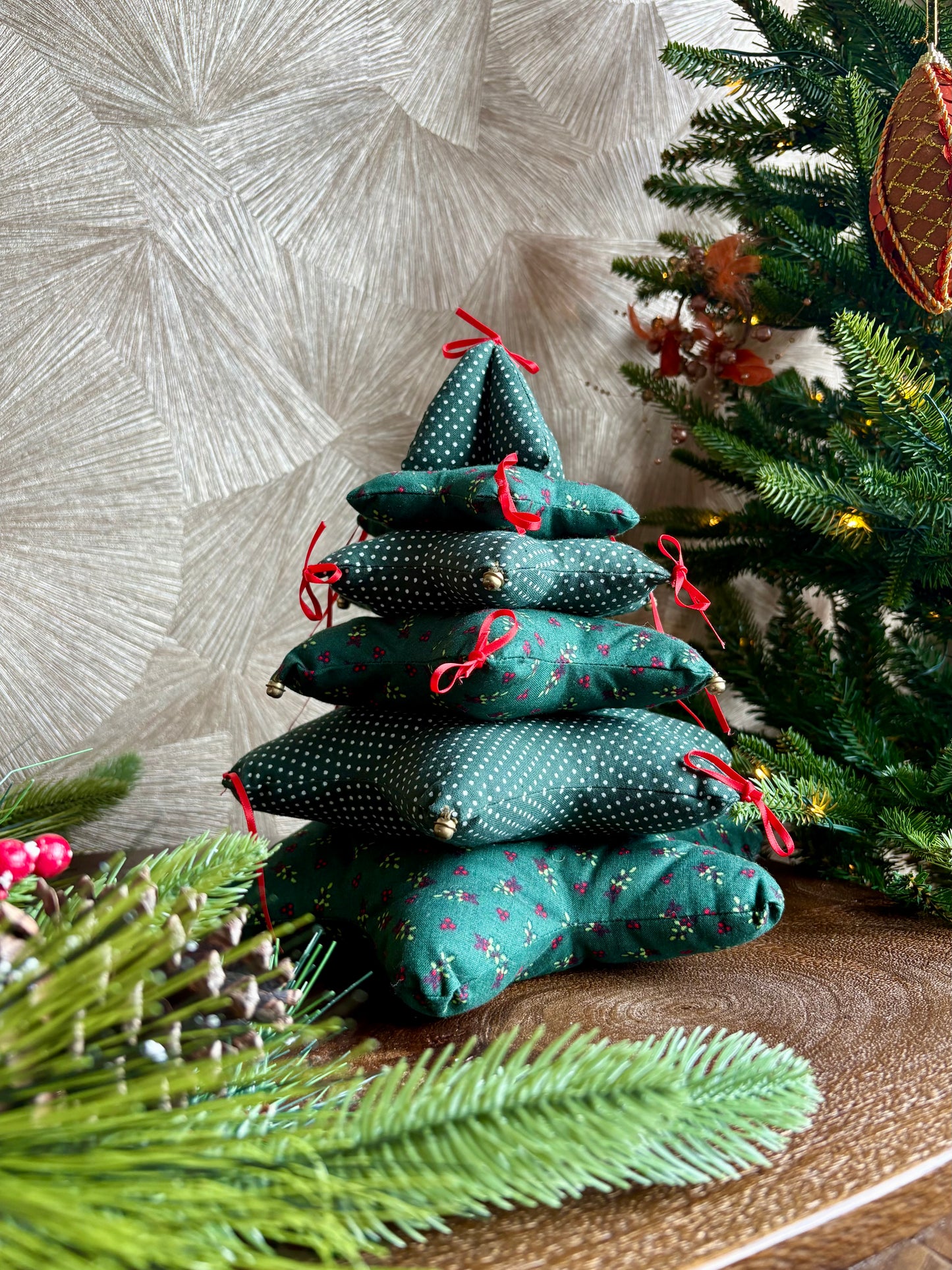 Vintage handgemaakt stoffen kerstboompje