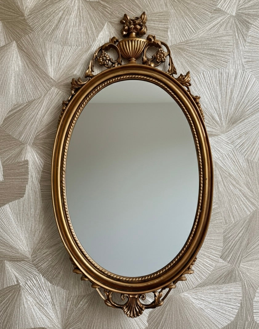 Vintage ovale Italiaanse gouden barokspiegel